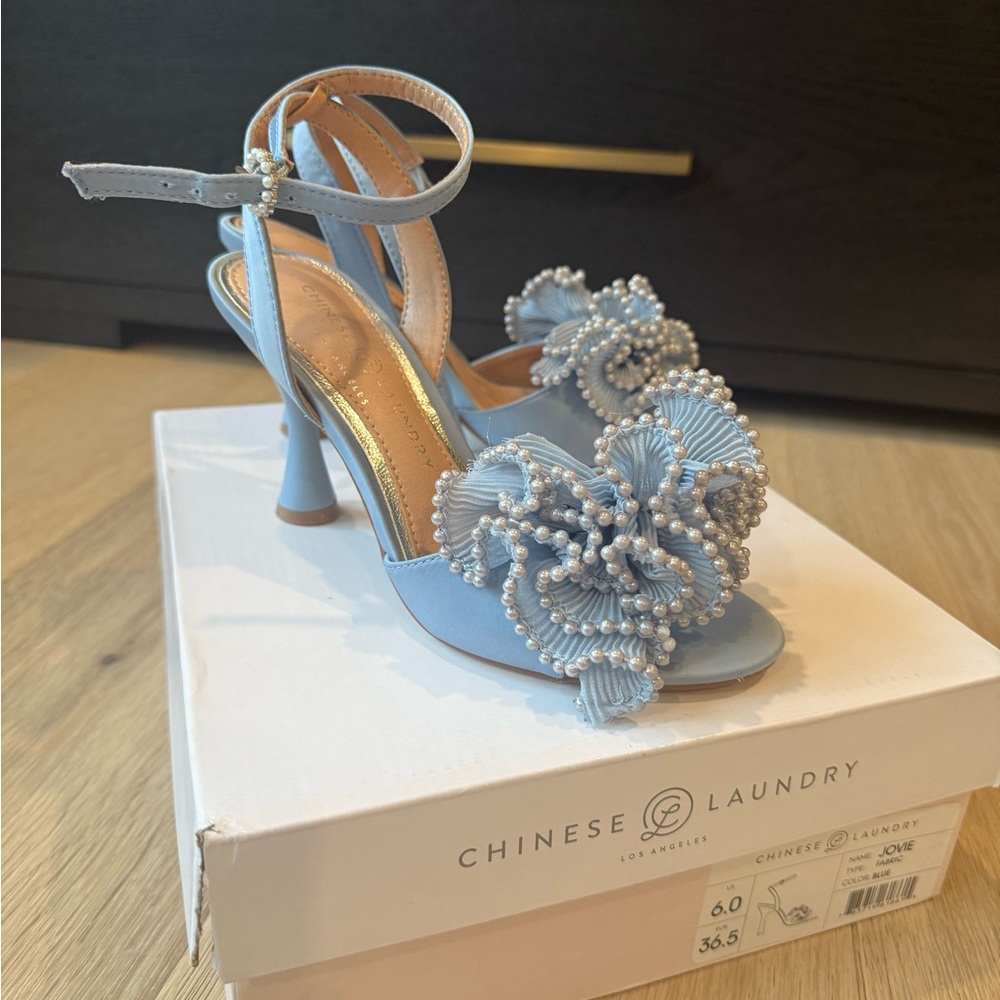 NEW NEVER WORN Chinese Laundry “Jovie” heels